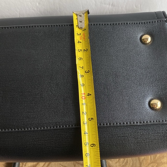 Vintage black PU woman’s tope hand bag with gold tone trim outside zip pocket - Picture 12 of 17